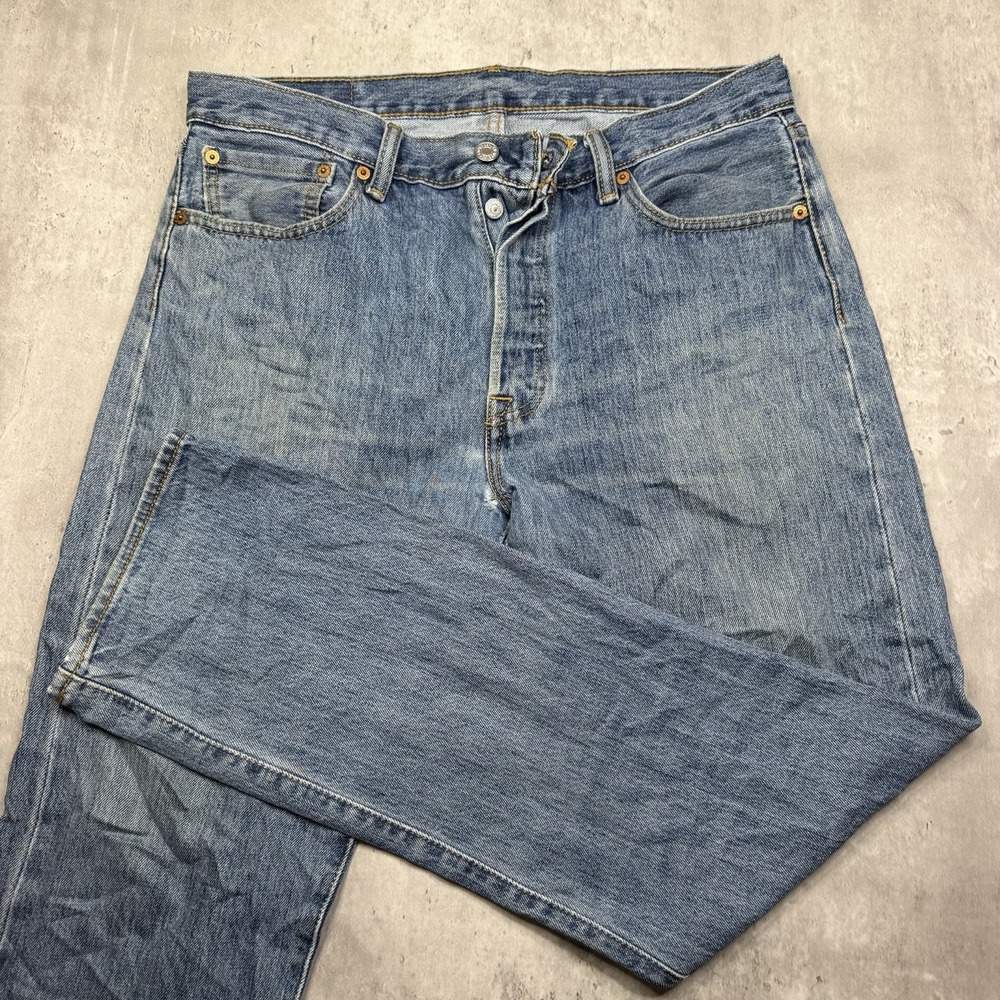 Levi's 501 Men's Jeans 33x32 Button Fly Classic Straight 100% Cotton Blue USA